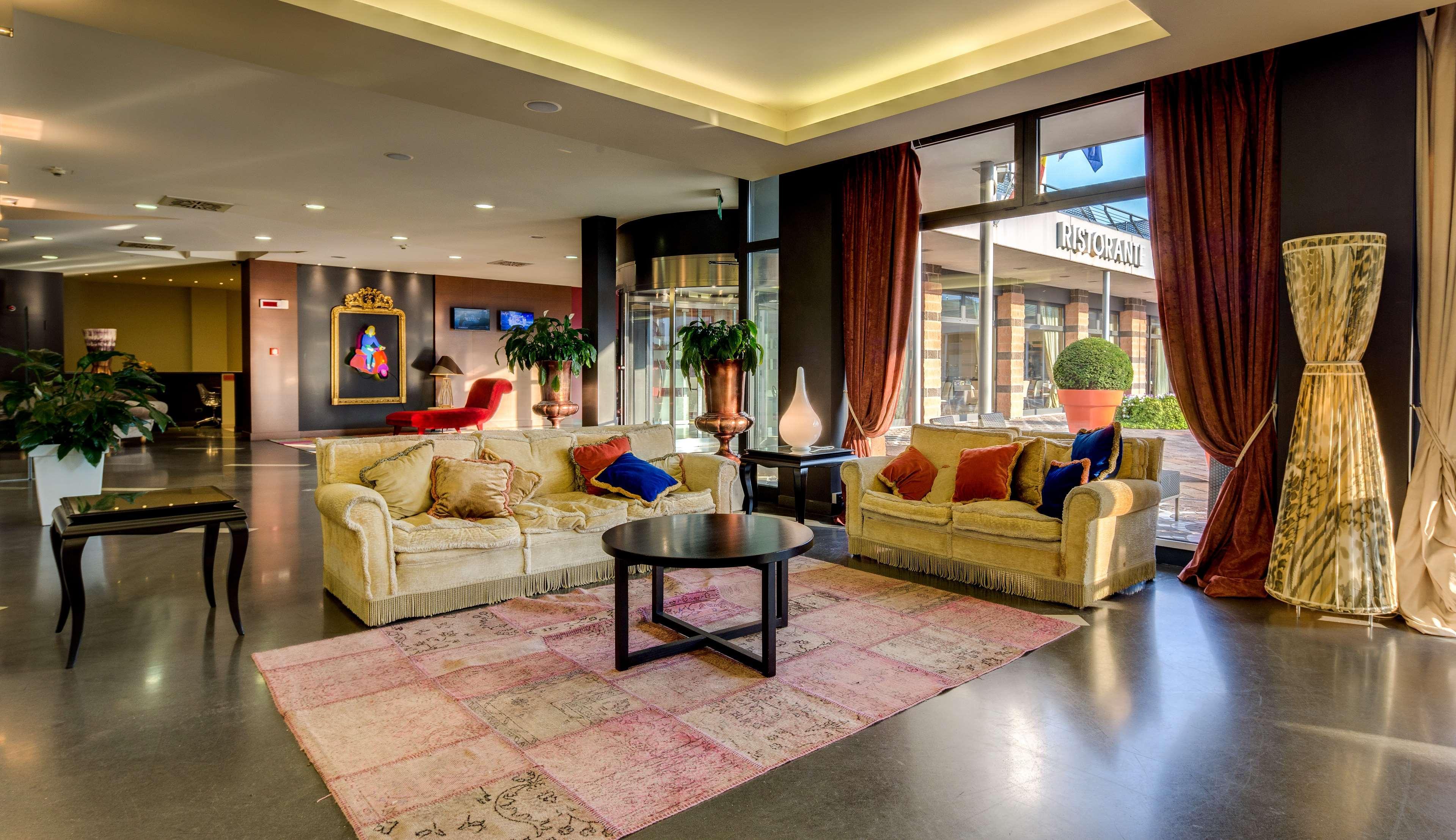 Western Expo Hotel 4*