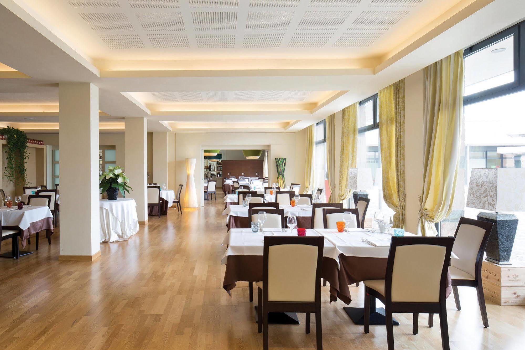 Western Expo Hotel 4*